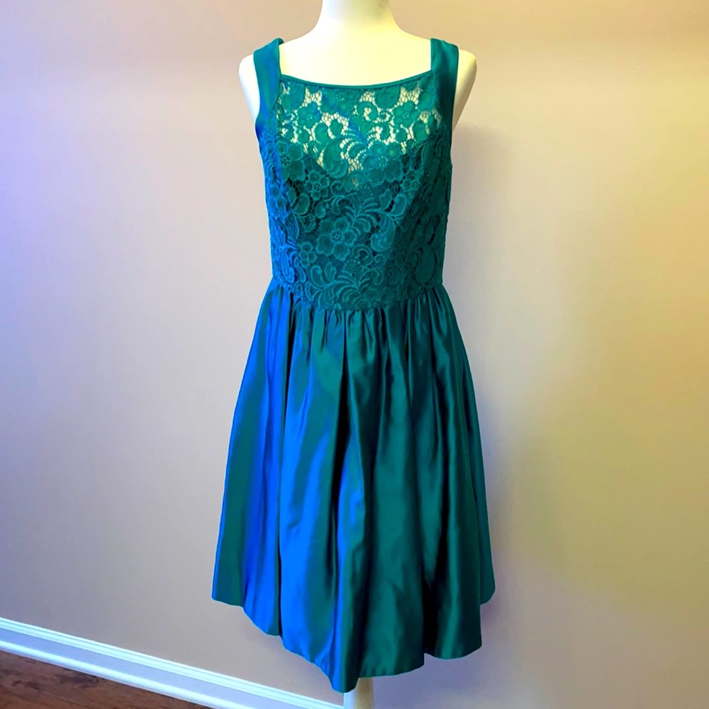 Green dress with pockets by THeIA.
